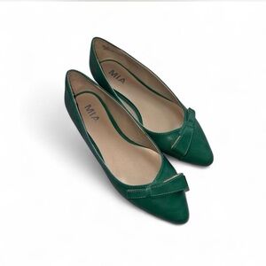 MIA Forest Green Pointed Toe Bow Ballet Flats - Size 6.5